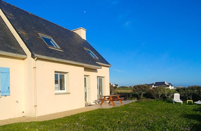 La Penhorsienne, house 2 steps from the sea, with view