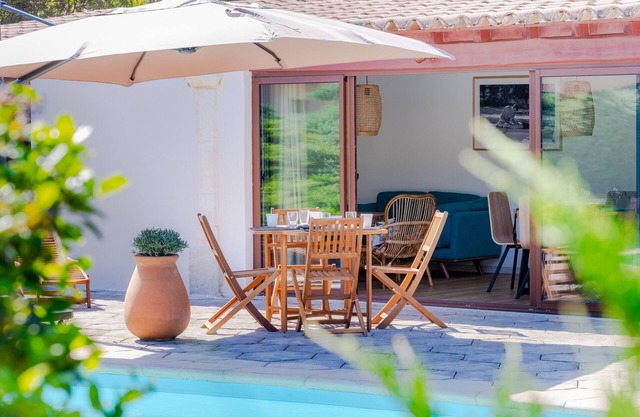 La Piscine, vacation home with heated pool