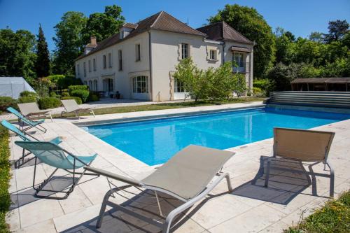 La Porte d'Arcy - grand jardin et piscine privée