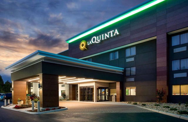 La Quinta Inn & Suites by Wyndham Roanoke Salem