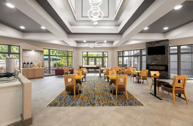 La Quinta Inn & Suites by Wyndham Raleigh Cary