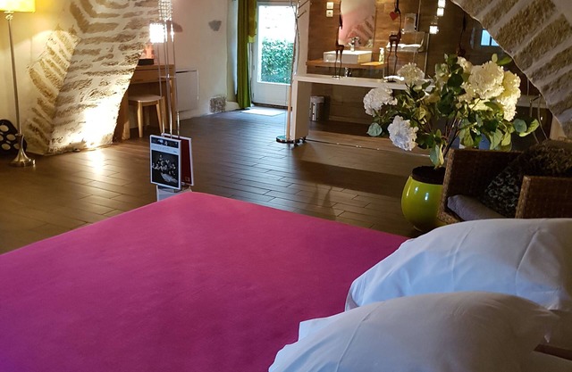 LA TERRASSE DE PEYRE "chambre la grange" (barn room)