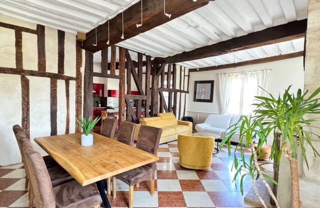 "La terrasse du Palais" Nice standing in the city center, parking at the foot of the building.