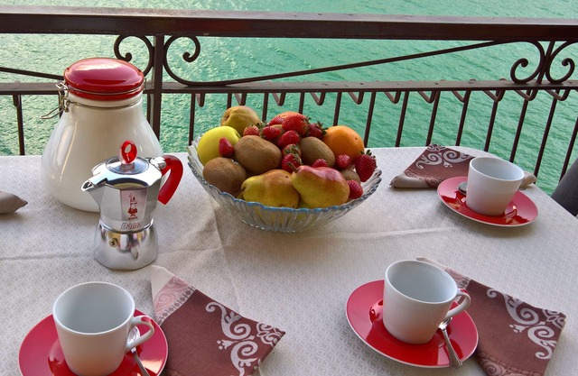 La Terrazza apartment with stunnig lake view, private car place nera comacina Is