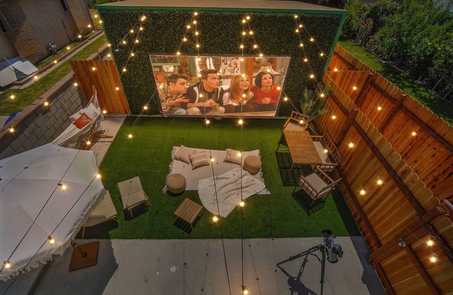 La Tierra House · 15 Min to Beach · Movie Lounge