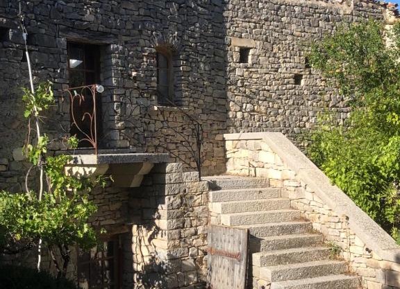 La Tour des Baronnies à la Porte de l eau