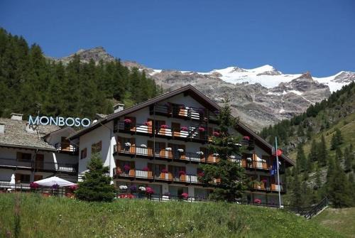 La Trinitè Monboso Hotel