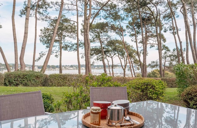 La Trinité-sur-Mer: 3-Room Apt, Sleeps 6, Wifi, Parking