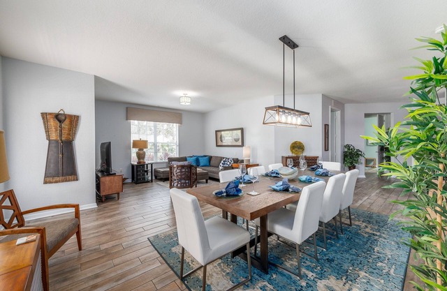 La Vista Lakeview Deluxe Condo by RedAwning