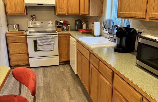 Lab lover/InLaw suite in an Alaskan Fisherman's home