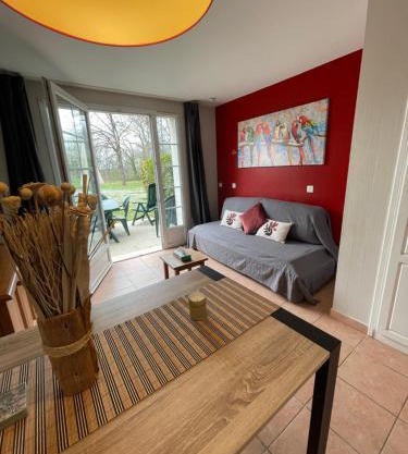 Lac Mondésir the little house and its Bastide