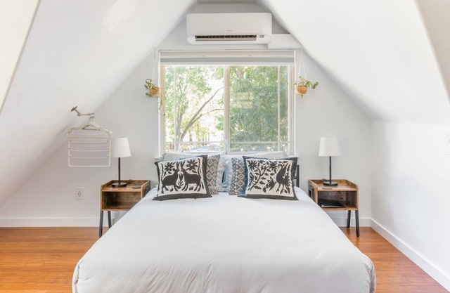 Lady Bird Lake Trail Guest House - Holly - Weekly Discount