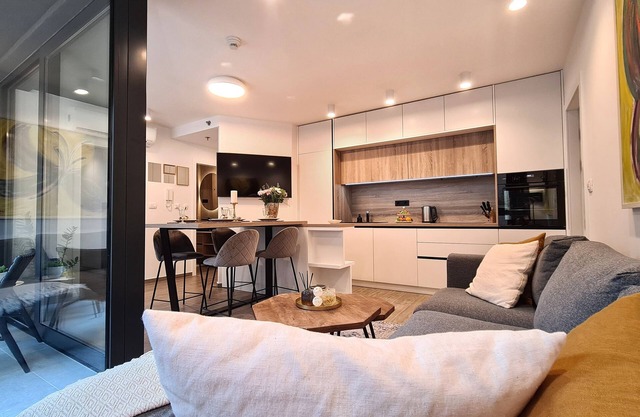 Lady Di - modern apartment in a luxury complex with a private balcony (4 guests)