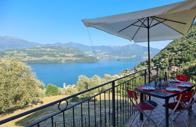 LADYBUGS RESIDENCE WITH LAKE ISEO VIEW