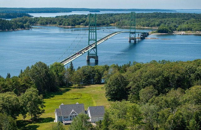 Lagomorph Landing - Clean and Modern, Oceanfront