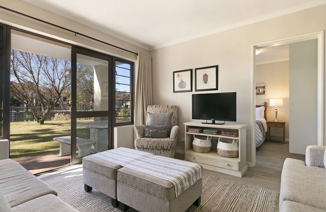 Laguna Beach B8 - Three Bedroom Apartment, Sleeps 6