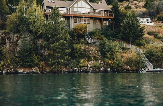 Lake Chelan Luxury Waterfront Home, 3800 sq ft, 4 Bdrm, Private Dock!