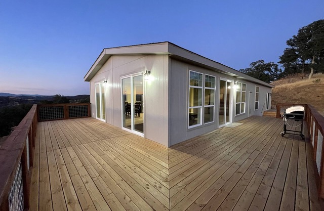 Lake County Hilltop Getaway, stargazers delight!