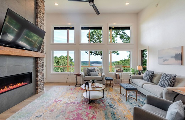 Lake Dreams Hideaway - 10 acres - Stunning views