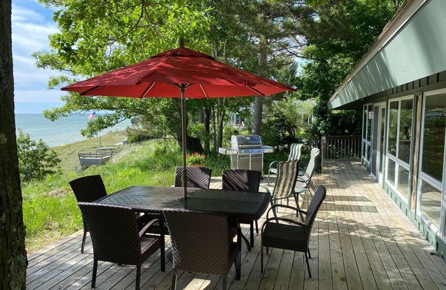 Lake Front Cottage Retreat