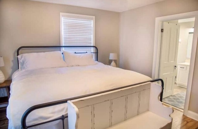 Lake Front Farm House, Close to UT