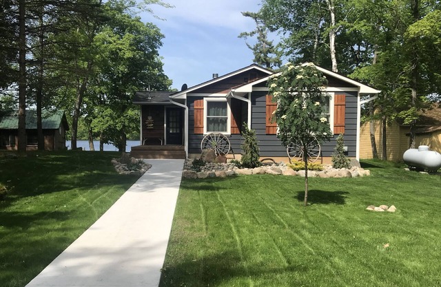 Lake Front With Beautiful Sunsets!