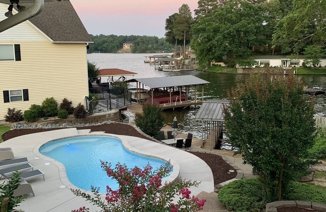 Lake Hamilton luxury lake house! New spa and pool with optional heat ready!
