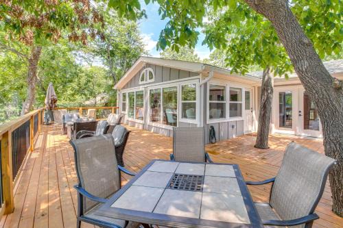 Lake Hamilton Views Hot Springs Family Home!