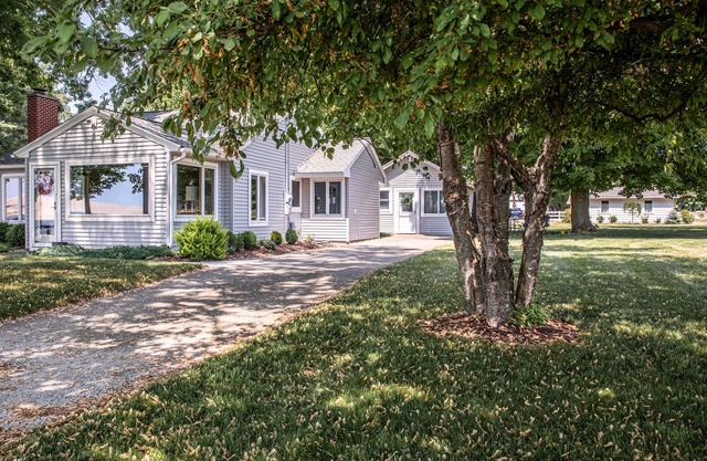 Lake Haven Cottage .nLakefront with spectacular Silver Lake Sand Dune views.