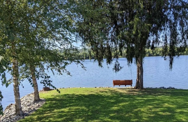 Lake House · Lakeside Escape Top Bass Fishing