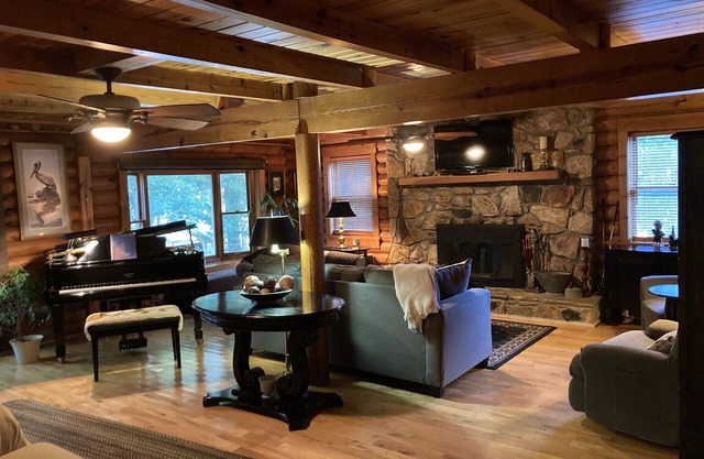 Lake living in a relaxed family and pet-friendly home