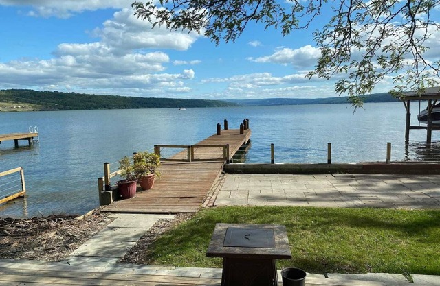 Lake Living w/Salt Water Hot Tub