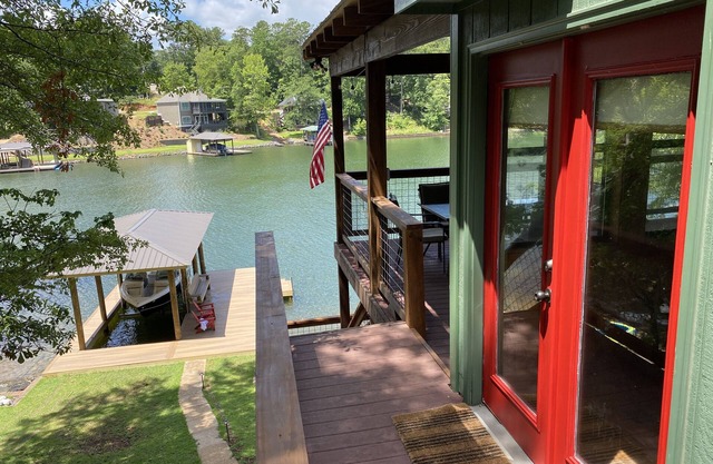 Lake Martin Cabin Escape
