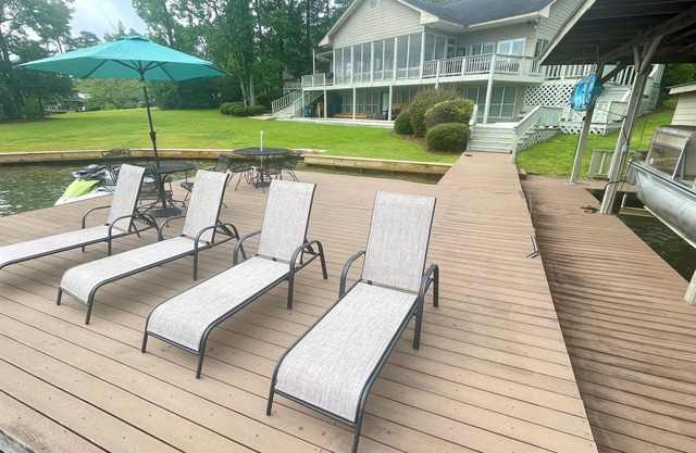 Lake Martin Waterfront, Level Yard, Great Views, Boat Dock, 1 Hour From Auburn