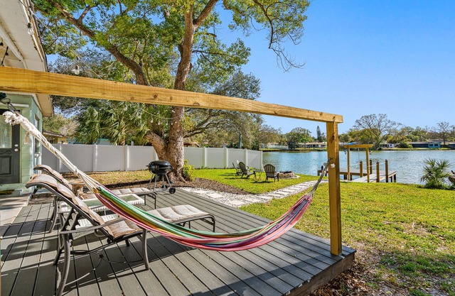 Lake Oasis—Private Suite, Ducks Visit Daily!