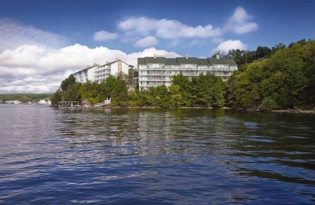 Lake of the Ozarks: 3BR Condo at Lakeside Resort w/WiFi, Pool & Watersports