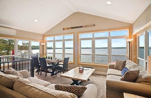 Lake Sylvia Cabin - Stunning Waterfront Views