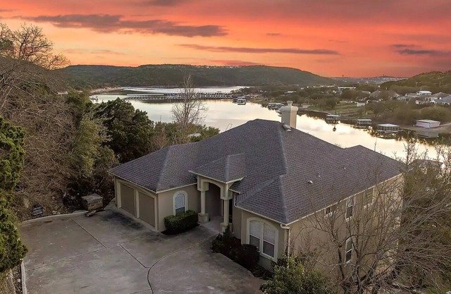 Lake Travis home with beautiful sunsets