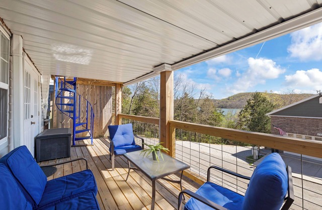 Lake View 3 decks, Table Rock Shoreline Community