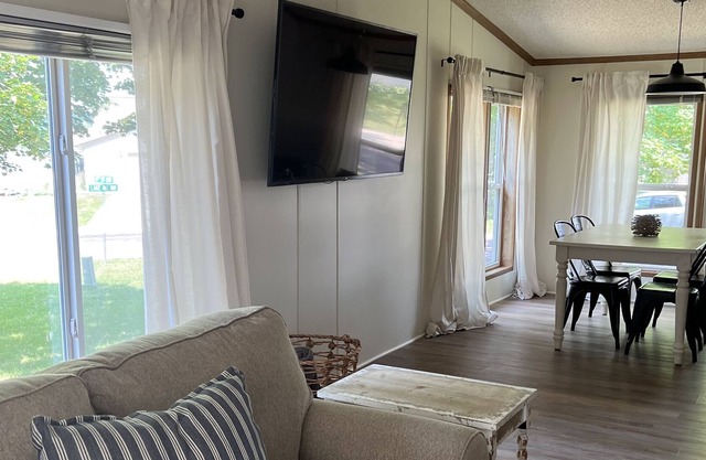 Lake View Cottage in Elysian with Lake Francis Views - 20% Weekly Discount