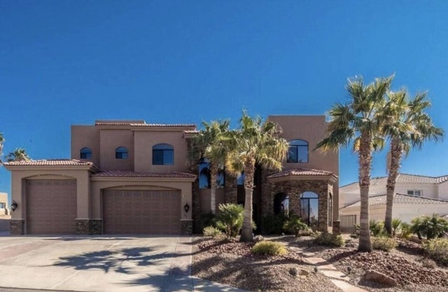 Lake View Mansion Style/Entertainment Home .