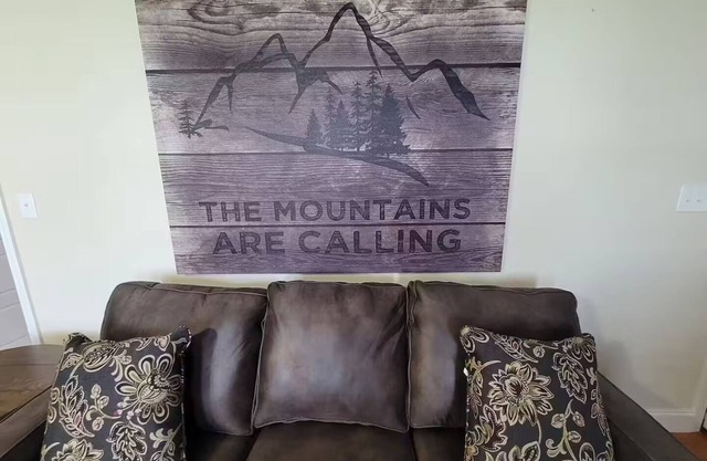 Lakefront - 3 Levels of Amazing!