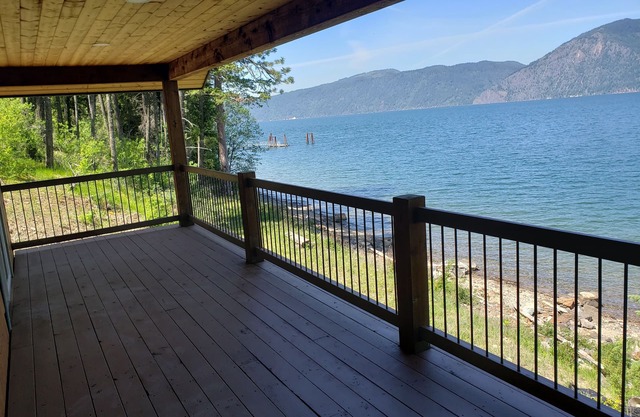 Lakefront Cabin #2-REMOTE, RECOMMEND SUV/TRUCK, PRIMITIVE RD! Lake Pend Oreille