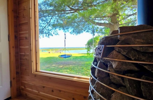 Lakefront Cabin: Beach, Sauna & Casino