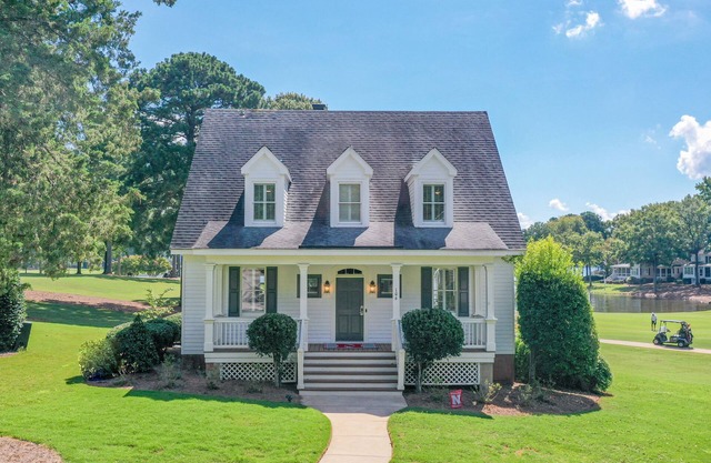 Lakefront cottage 9th green of Reynolds Lake Oconee Great Waters golf course
