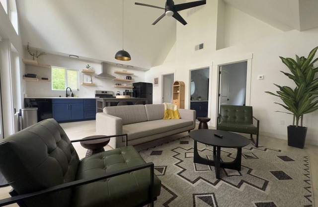 Lakefront Cottage with Sauna- #3 Chinook