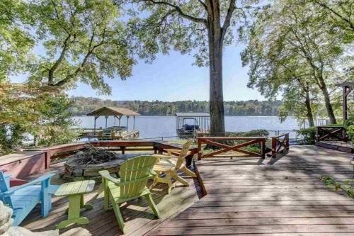 Lakefront Couples Retreat