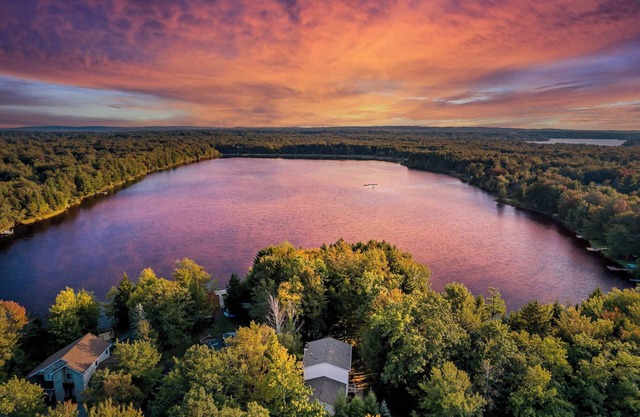 Lakefront Escape with Hot Tub, Sauna & Game Room