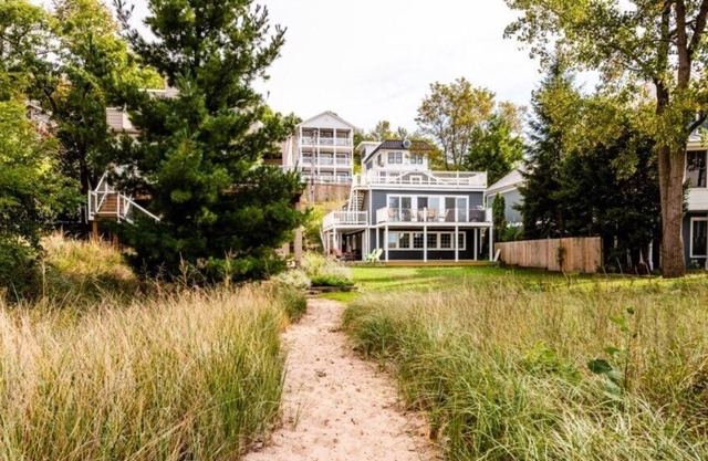 LAKEFRONT HOME WITH PRIVATE BEACH ACCESS! 2023 OPEN!