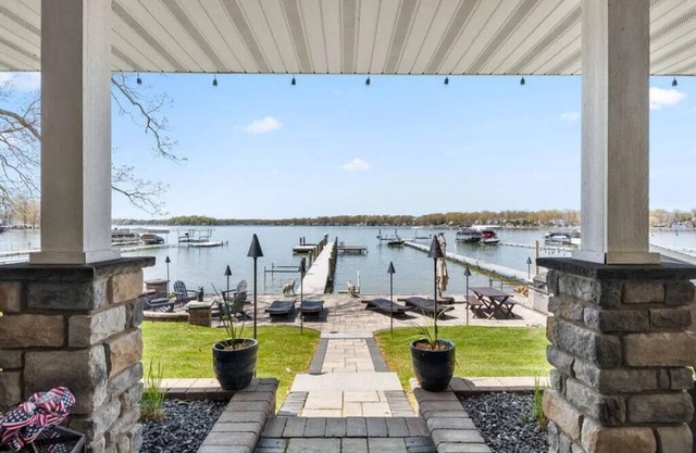 Lakefront home with private dock and firepit - Sleeps 12 | Magician Lake Breeze